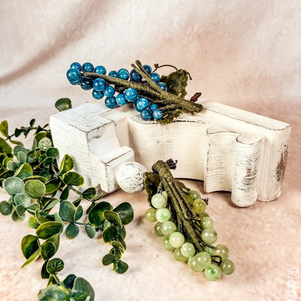Hand Carved Jade Grape Cluster Set - Picture 4 of 6